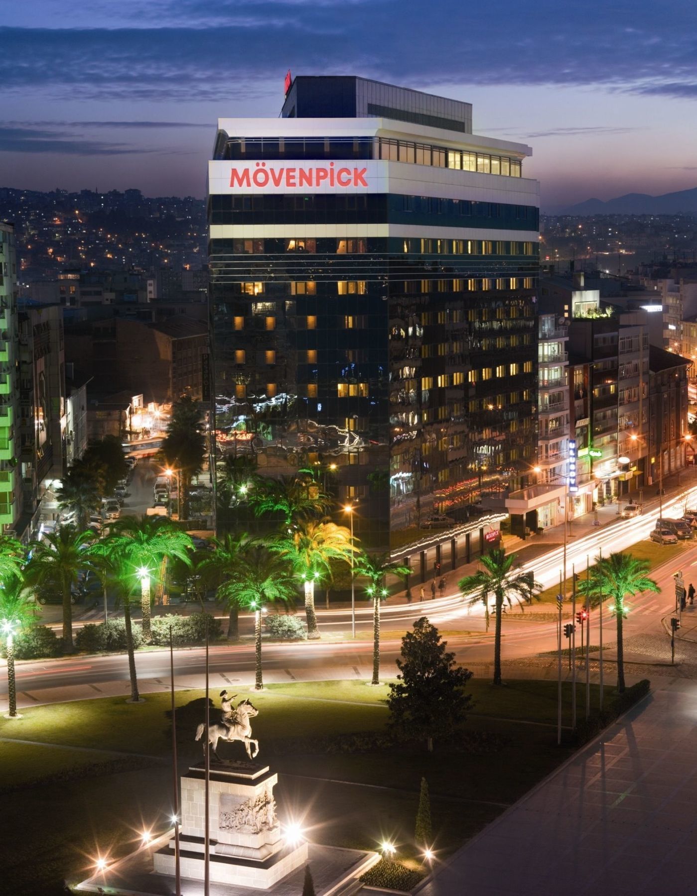 Movenpick Hotel Izmir Bagian luar foto