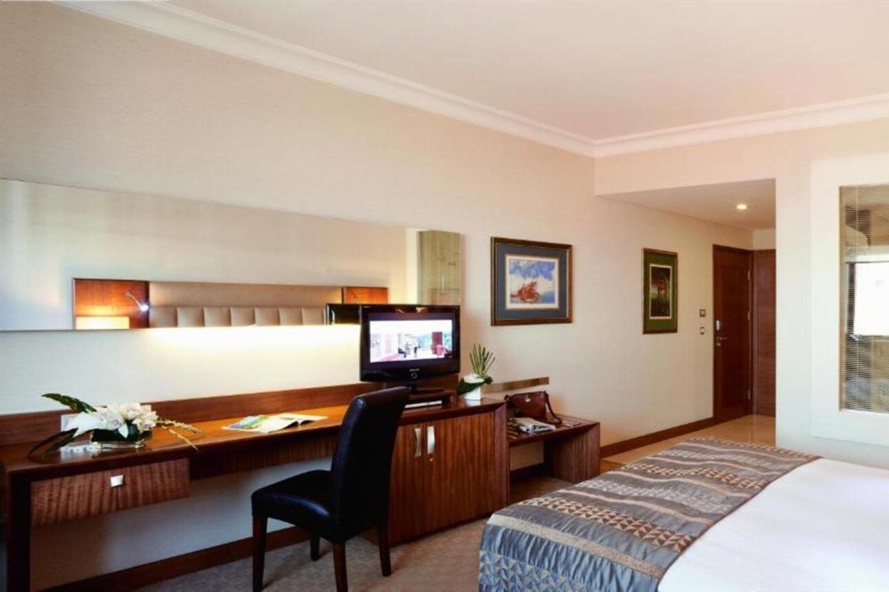 Movenpick Hotel Izmir Bagian luar foto